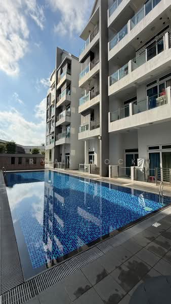 Kovan Grandeur, 118 Tampines Road, 2 Bedrooms, 570 sqft, Condominium For Sale, by Ryan Mock, 500227431 - Pool - PropertyGuru.com.sg