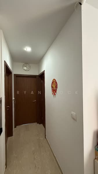 Kovan Grandeur, 118 Tampines Road, 2 Bedrooms, 570 sqft, Condominium For Sale, by Ryan Mock, 500227431 - Room Corridor Walkway - PropertyGuru.com.sg