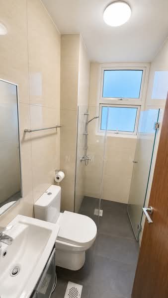 Kovan Grandeur, 118 Tampines Road, 2 Bedrooms, 570 sqft, Condominium For Sale, by Ryan Mock, 500227431 - Master Room Attached Bathroom - PropertyGuru.com.sg