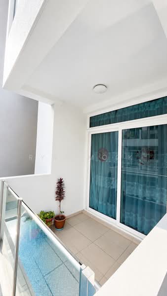 Kovan Grandeur, 118 Tampines Road, 2 Bedrooms, 570 sqft, Condominium For Sale, by Ryan Mock, 500227431 - Living Room Balcony - PropertyGuru.com.sg