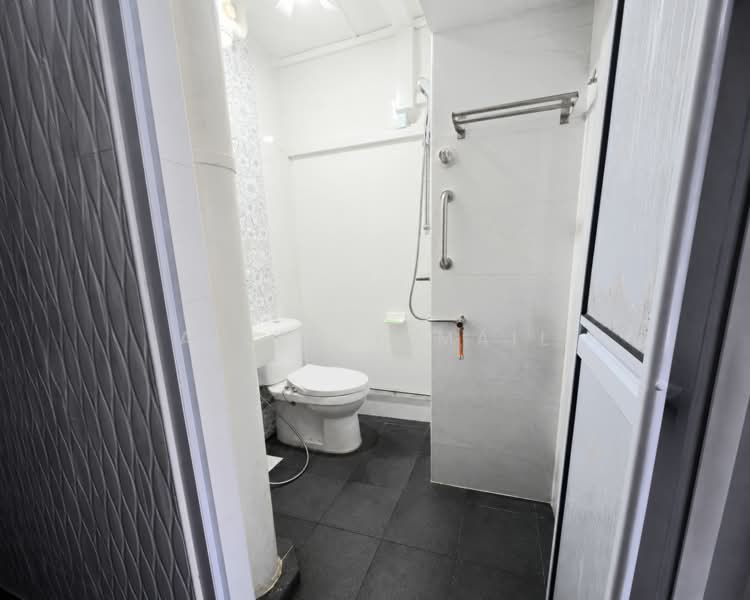 648 Woodlands Ring Road, 648 Woodlands Ring Road, 4 Bedrooms, 1,550 sqft, HDB Flat For Sale, by Aizah Ismail, 500227447 - Bathroom - PropertyGuru.com.sg