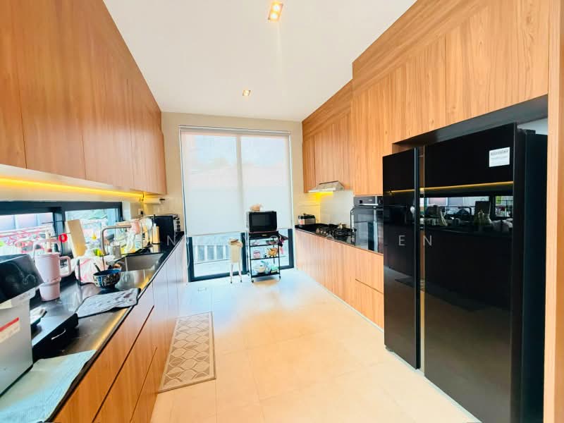 Just Bring Your Luggage | Almost New Semi-D | Excellent Location, Carman /  Fidelio / Tosca, 5 Bedrooms, 7,545 sqft, Semi-Detached House For Sale, by Fong Yong Ten, 500227458 - Kitchen - PropertyGuru.com.sg