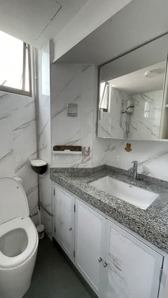 Orchid Park Condominium, 81 Yishun Street 81, 3 Bedrooms, 1,141 sqft, Condominium For Rent, by Desmond Tan, 500227517 - Bathroom - PropertyGuru.com.sg