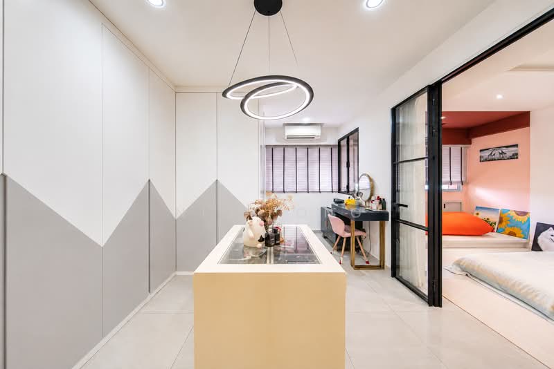 83 Redhill Lane, 83 Redhill Lane, 3 Bedrooms, 1,152 sqft, HDB Flat For Sale, by Nick Ong, 500227524 - Walk-in Wardrobe - PropertyGuru.com.sg