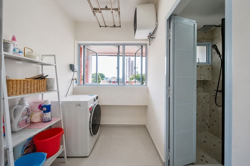 83 Redhill Lane, 83 Redhill Lane, 3 Bedrooms, 1,152 sqft, HDB Flat For Sale, by Nick Ong, 500227524 - Yard + Bathroom - PropertyGuru.com.sg