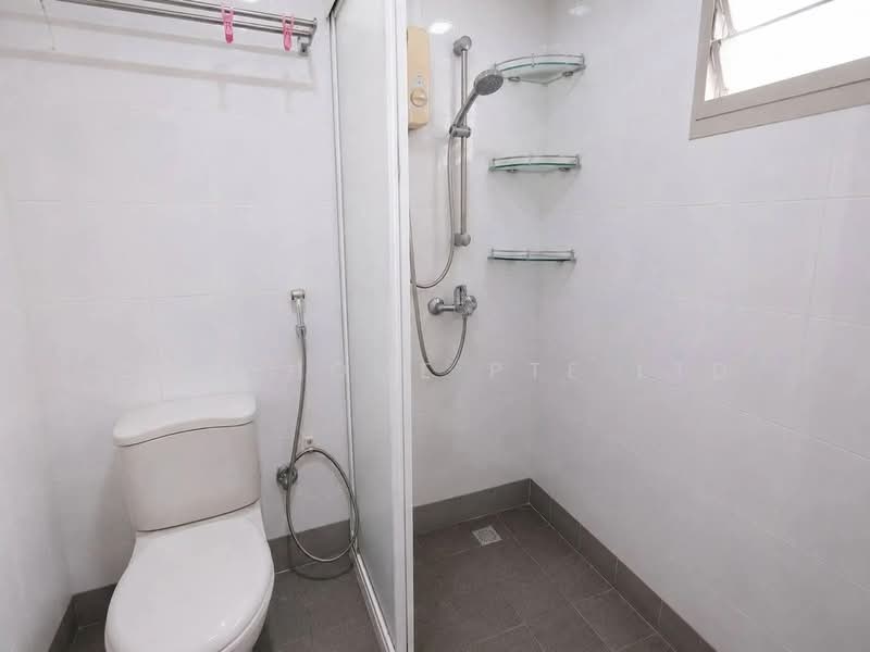 601A Punggol Central, 601A Punggol Central, 2 Bedrooms, 753 sqft, HDB Flat For Sale, by JASLIN LEE, 500227527 - Bathroom - PropertyGuru.com.sg