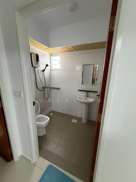 117B Jalan Tenteram, 117B Jalan Tenteram, 2 Bedrooms, 721 sqft, HDB Flat For Rent, by Eugene Ng, 500227532 - Bathroom - PropertyGuru.com.sg