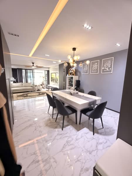 518A Tampines Central 7, 518A Tampines Central 7, 3 Bedrooms, 1,184 sqft, HDB Flat For Sale, by Azi Rahman, 500227535 - Living Room - PropertyGuru.com.sg