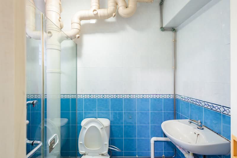 175C Punggol Field, 175C Punggol Field, 3 Bedrooms, 1,184 sqft, HDB Flat For Sale, by Gracia Ow, 500227537 - Bathroom - PropertyGuru.com.sg