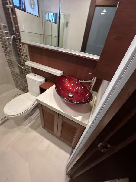 Chiltern Park, 135 Serangoon Avenue 3, 2 Bedrooms, 1,152 sqft, Condominium For Sale, by Max Maran, 500227538 - Bathroom - PropertyGuru.com.sg