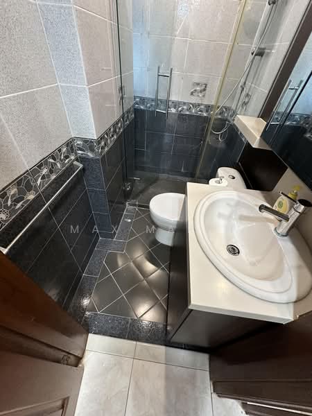 Chiltern Park, 135 Serangoon Avenue 3, 2 Bedrooms, 1,152 sqft, Condominium For Sale, by Max Maran, 500227538 - Bathroom - PropertyGuru.com.sg
