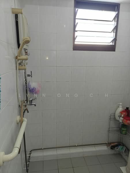 244 Compassvale Road, 244 Compassvale Road, Room Rental, 150 sqft, HDB Flat For Rent, by Lynn Ong C H, 500227546 - Bathroom - PropertyGuru.com.sg