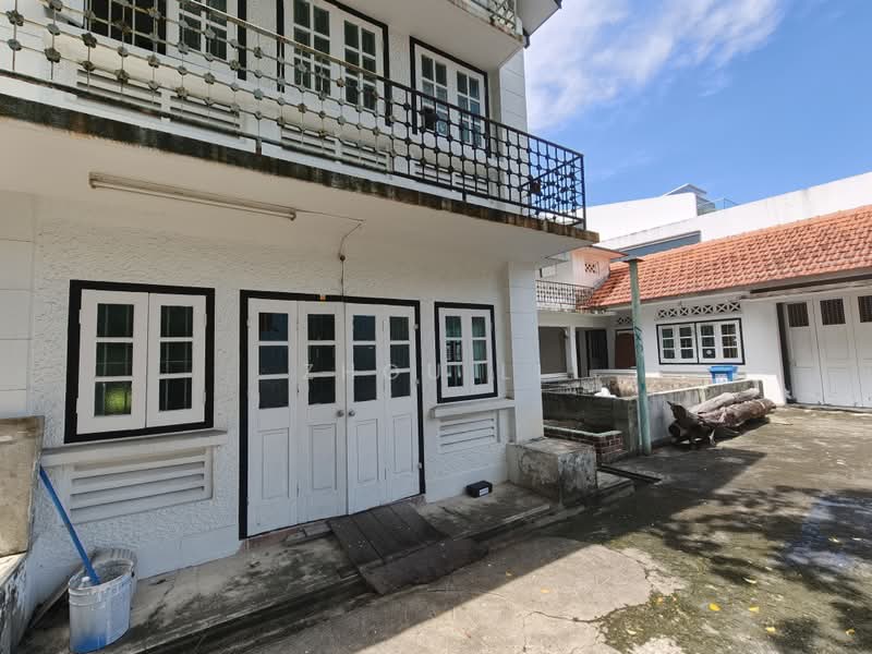 Black and white house, , 4 Bedrooms, 5,000 sqft, Conservation House For Rent, by Zhou Li, 500227555 - Exterior - PropertyGuru.com.sg
