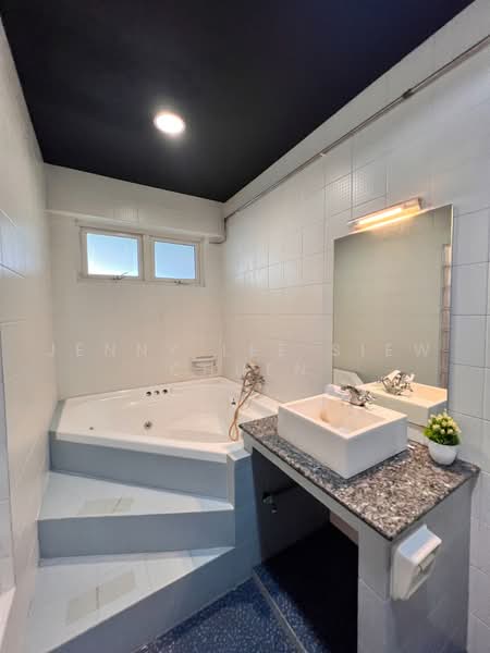 789 Bukit Timah Road, , Room Rental, 200 sqft, Shophouse For Rent, by Jenny Lee Siew Chuen, 500227559 - Bathroom - PropertyGuru.com.sg