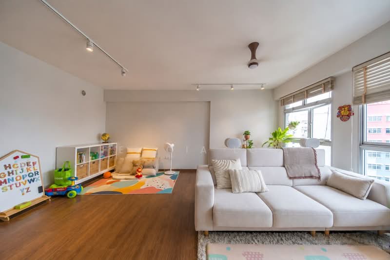 153C Bedok South Road, 153C Bedok South Road, 3 Bedrooms, 1,216 sqft, HDB Flat For Sale, by Felicia Loh, 500227570 - Living Room - PropertyGuru.com.sg