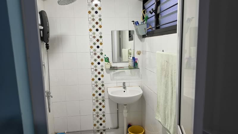 312 Sembawang Drive, 312 Sembawang Drive, 2 Bedrooms, 1,000 sqft, HDB Flat For Rent, by Bill Kumanan, 500227577 - Bathroom - PropertyGuru.com.sg