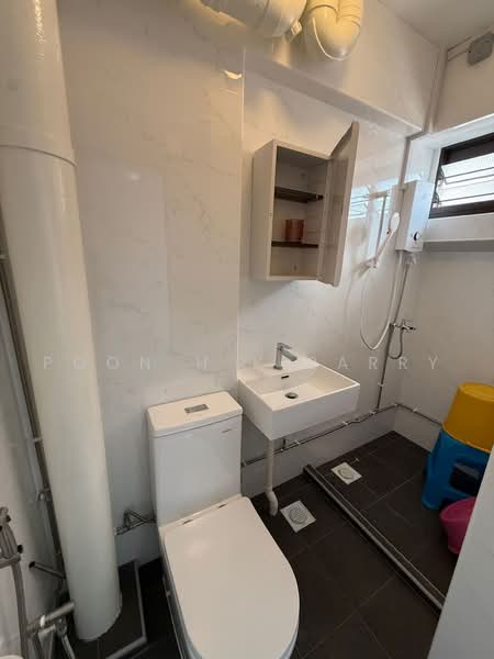 363 Hougang Avenue 5, 363 Hougang Avenue 5, 2 Bedrooms, 1,100 sqft, HDB Flat For Rent, by Poon H K Barry, 500227583 - Bathroom - PropertyGuru.com.sg