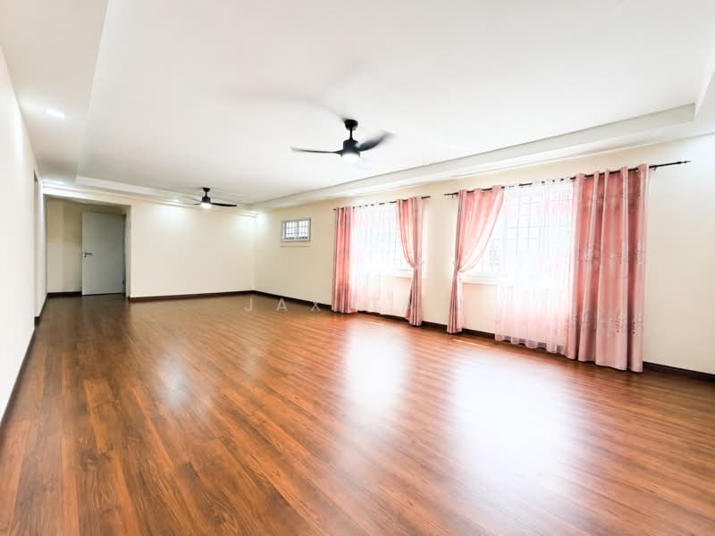 842 Jurong West Street 81, 842 Jurong West Street 81, 4 Bedrooms, 1,582 sqft, HDB Flat For Sale, by Jax Tan, 500227584 - Living Room - PropertyGuru.com.sg