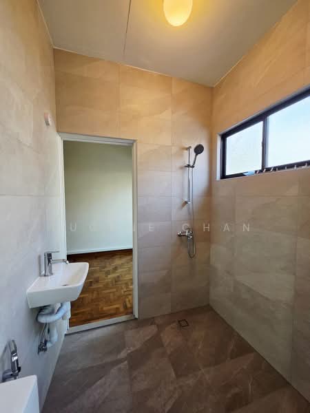 Joo Chiat Walk, Joo Chiat Walk, 5 Bedrooms, 2,000 sqft, Terraced House For Rent, by Eugene Chan, 500227588 - Bathroom - PropertyGuru.com.sg