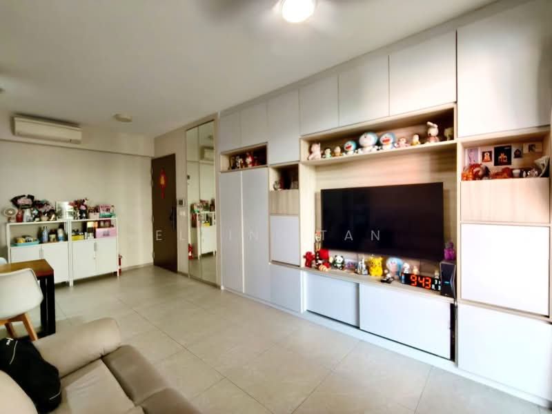 iNz Residence, 78 Choa Chu Kang Avenue 5, 3 Bedrooms, 990 sqft, Condominium For Sale, by Elaine Tan, 500227593 - Living Room - PropertyGuru.com.sg