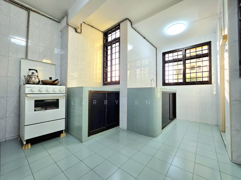 81 Commonwealth Close, 81 Commonwealth Close, 2 Bedrooms, 646 sqft, HDB Flat For Sale, by Larry Sng, 500227610 - Kitchen - PropertyGuru.com.sg