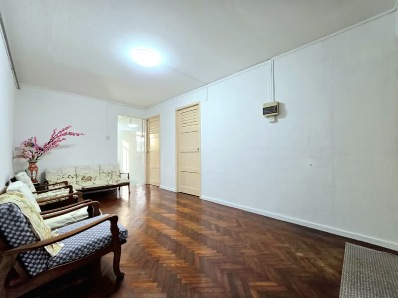 81 Commonwealth Close, 81 Commonwealth Close, 2 Bedrooms, 646 sqft, HDB Flat For Sale, by Larry Sng, 500227610 - Living Room - PropertyGuru.com.sg