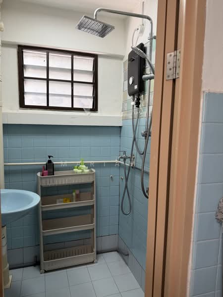 115 Lorong 1 Toa Payoh, 115 Lorong 1 Toa Payoh, 3 Bedrooms, 700 sqft, HDB Flat For Sale, by Mariam ., 500227612 - Bathroom - PropertyGuru.com.sg
