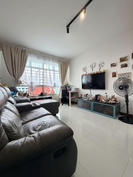 217A Sumang Walk, 217A Sumang Walk, 3 Bedrooms, 990 sqft, HDB Flat For Sale, by Vivian Toh, 500227613 - Living Room - PropertyGuru.com.sg