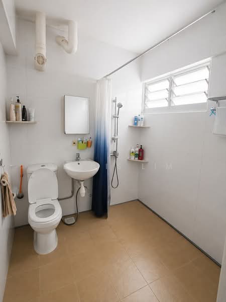 142 Lorong Ah Soo, 142 Lorong Ah Soo, 3 Bedrooms, 1,163 sqft, HDB Flat For Sale, by Dennis Lim, 500227616 - Bathroom - PropertyGuru.com.sg