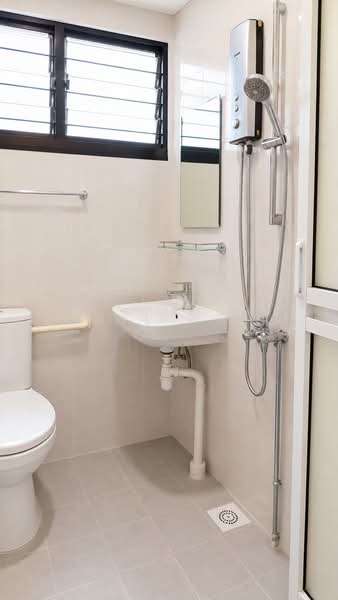 462 Ang Mo Kio Avenue 10, 462 Ang Mo Kio Avenue 10, 2 Bedrooms, 731 sqft, HDB Flat For Sale, by Daryl Wong, 500227619 - Bathroom - PropertyGuru.com.sg