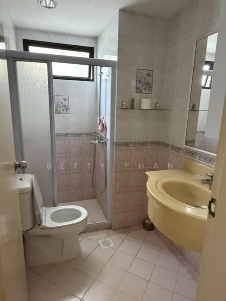 Allsworth Park, 361 Holland Road, 3 Bedrooms, 1,959 sqft, Condominium For Rent, by Betty Phan, 500227623 - Bathroom - PropertyGuru.com.sg
