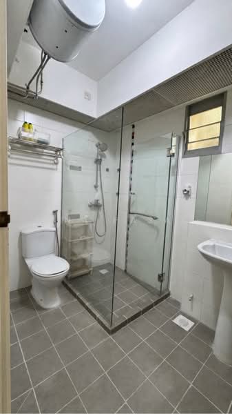 274D Punggol Place, 274D Punggol Place, 3 Bedrooms, 1,033 sqft, HDB Flat For Rent, by Lina Hasan, 500227630 - Common Bathroom - PropertyGuru.com.sg