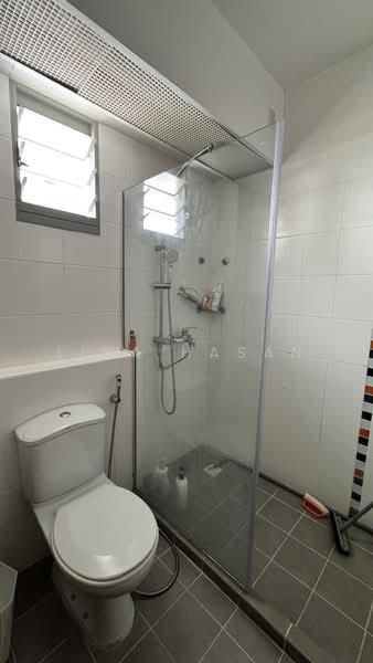 274D Punggol Place, 274D Punggol Place, 3 Bedrooms, 1,033 sqft, HDB Flat For Rent, by Lina Hasan, 500227630 - Master Bathroom - PropertyGuru.com.sg