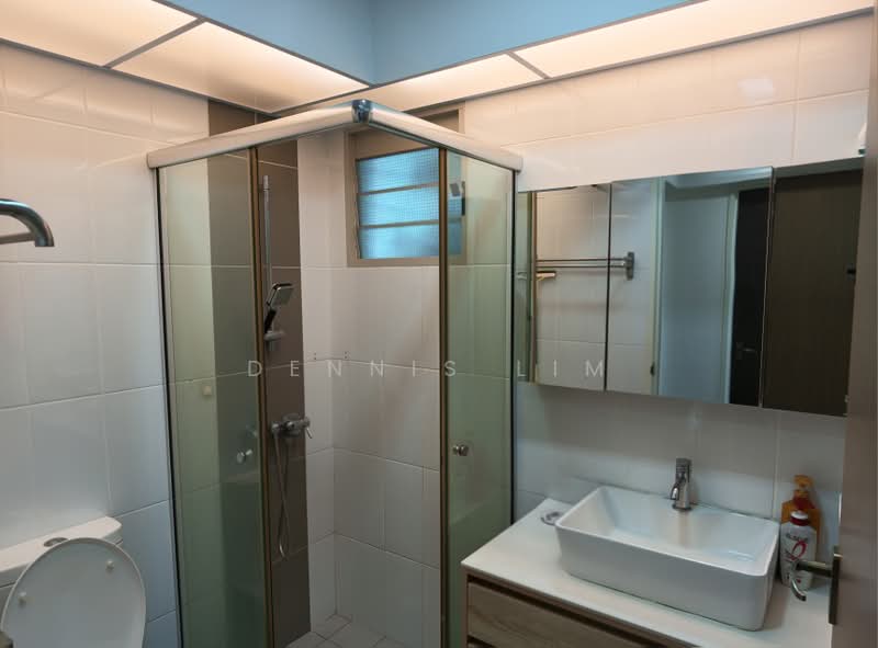 215B Compassvale Drive, 215B Compassvale Drive, 3 Bedrooms, 1,001 sqft, HDB Flat For Sale, by Dennis Lim, 500227632 - Bathroom - PropertyGuru.com.sg