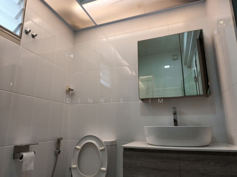215B Compassvale Drive, 215B Compassvale Drive, 3 Bedrooms, 1,001 sqft, HDB Flat For Sale, by Dennis Lim, 500227632 - Bathroom - PropertyGuru.com.sg