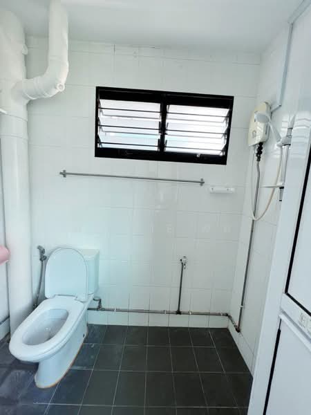 637 Hougang Avenue 8, 637 Hougang Avenue 8, Hougang / Punggol / Sengkang, Room Rental, 200 sqft, HDB Flat For Rent, by Winnie Wu, 500227642 - Bathroom - PropertyGuru.com.sg
