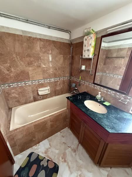 Aquarius By The Park, 17 Bedok Reservoir View, 3 Bedrooms, 1,324 sqft, Condominium For Rent, by Eoin Chua, 500227651 - Master Bathroom - PropertyGuru.com.sg