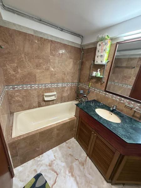 Aquarius By The Park, 17 Bedok Reservoir View, Bedok / Upper East Coast, 3 Bedrooms, 1,324 sqft, Condominium For Rent, by Eoin Chua, 500227651 - Master Bathroom - PropertyGuru.com.sg