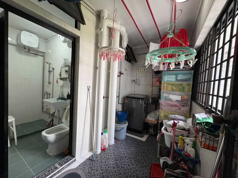 570 Hougang Street 51, 570 Hougang Street 51, 3 Bedrooms, 1,291 sqft, HDB Flat For Sale, by Dennis Lim, 500227658 - Bathroom - PropertyGuru.com.sg
