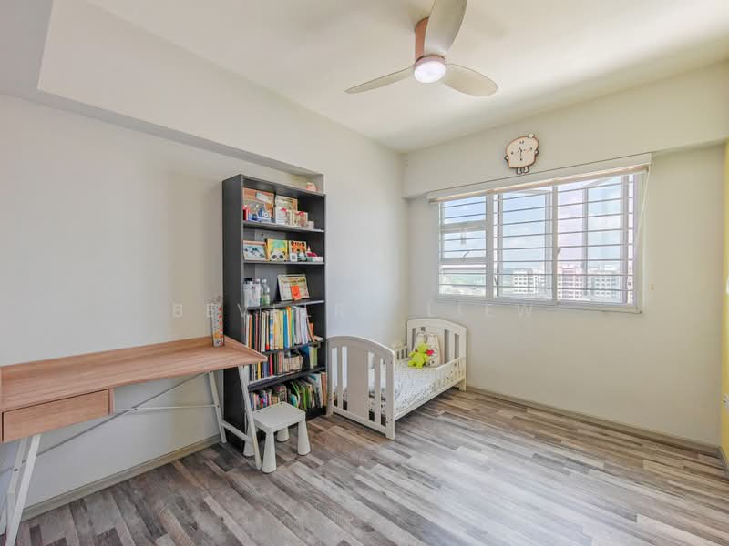574B Woodlands Glen, 574B Woodlands Drive 16, 3 Bedrooms, 1,001 sqft, HDB Flat For Sale, by Bevelry Liew, 500227659 - Common Bedroom 1 - PropertyGuru.com.sg