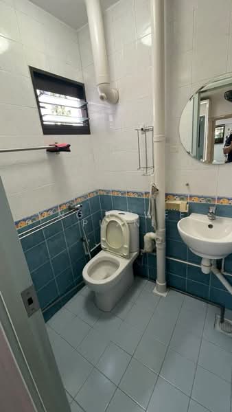 321 Ang Mo Kio Avenue 1, 321 Ang Mo Kio Avenue 1, 3 Bedrooms, 786 sqft, HDB Flat For Sale, by Ong Chwee Puan, 500227686 - Bathroom - PropertyGuru.com.sg