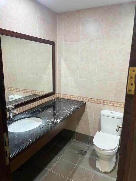 Maple Woods, 985 Bukit Timah Road, 3 Bedrooms, 1,355 sqft, Condominium For Rent, by Paul Tan, 500227697 - Bathroom - PropertyGuru.com.sg