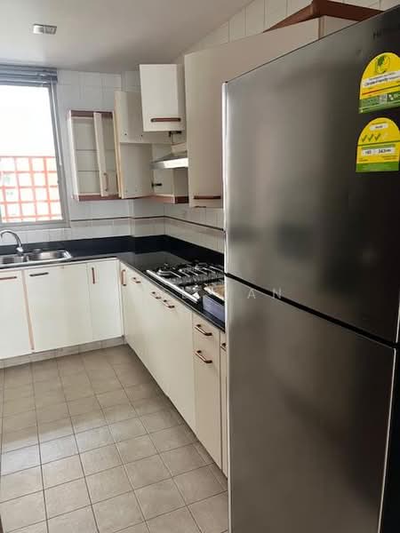 Maple Woods, 985 Bukit Timah Road, 3 Bedrooms, 1,355 sqft, Condominium For Rent, by Paul Tan, 500227697 - Kitchen - PropertyGuru.com.sg