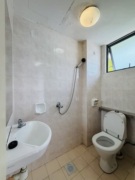 La Maison, 10 Moulmein Rise, Room Rental, 127 sqft, Condominium For Rent, by John Chong, 500227703 - Bathroom - PropertyGuru.com.sg