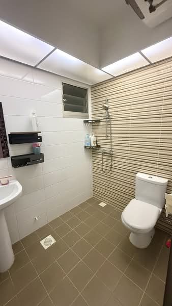 440C Bukit Batok West Avenue 8, 440C Bukit Batok West Avenue 8, Room Rental, 100 sqft, HDB Flat For Rent, by Linda Ho, 500227728 - Bathroom - PropertyGuru.com.sg
