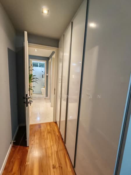 The Parc Condominium, 3 West Coast Walk, 3 Bedrooms, 1,927 sqft, Condominium For Rent, by Mervin Tan, 500227763 - Master Bedroom Wardrobe - PropertyGuru.com.sg