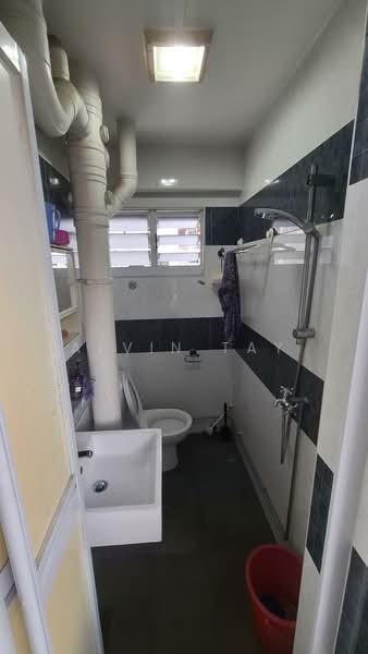 408 Yishun Avenue 6, 408 Yishun Avenue 6, 2 Bedrooms, 908 sqft, HDB Flat For Rent, by Alvin Tay, 500227776 - Bathroom - PropertyGuru.com.sg