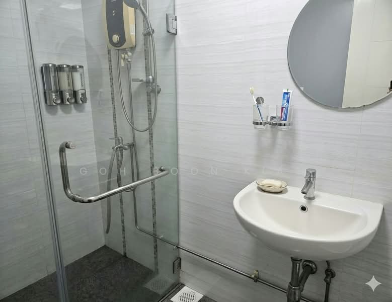 305 Serangoon Avenue 2, 305 Serangoon Avenue 2, 3 Bedrooms, 753 sqft, HDB Flat For Sale, by Goh Boon Kiat, 500227791 - Bathroom - PropertyGuru.com.sg