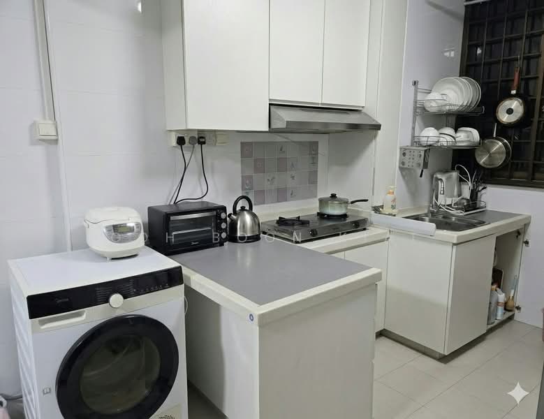 305 Serangoon Avenue 2, 305 Serangoon Avenue 2, 3 Bedrooms, 753 sqft, HDB Flat For Sale, by Goh Boon Kiat, 500227791 - Kitchen - PropertyGuru.com.sg