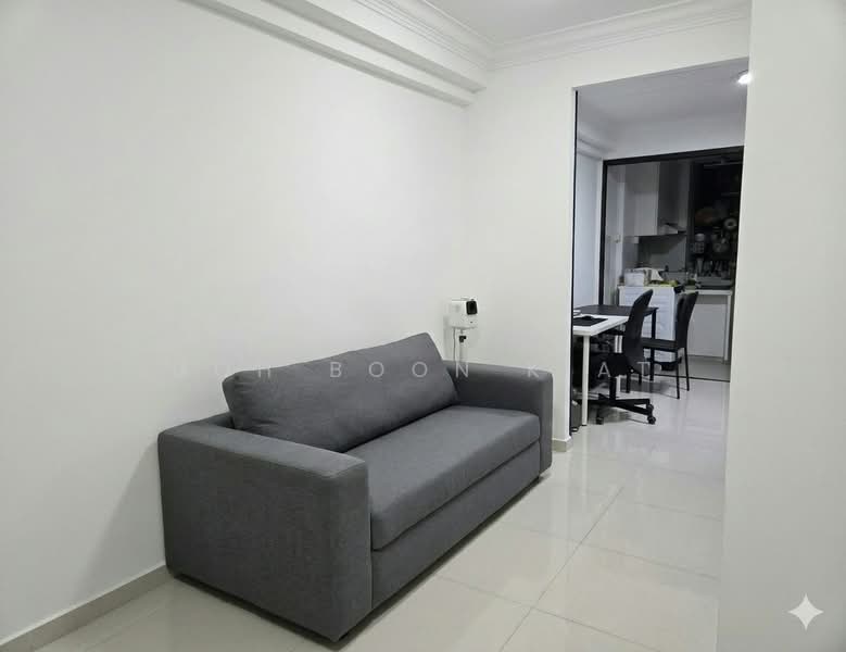 305 Serangoon Avenue 2, 305 Serangoon Avenue 2, 3 Bedrooms, 753 sqft, HDB Flat For Sale, by Goh Boon Kiat, 500227791 - Living Room - PropertyGuru.com.sg